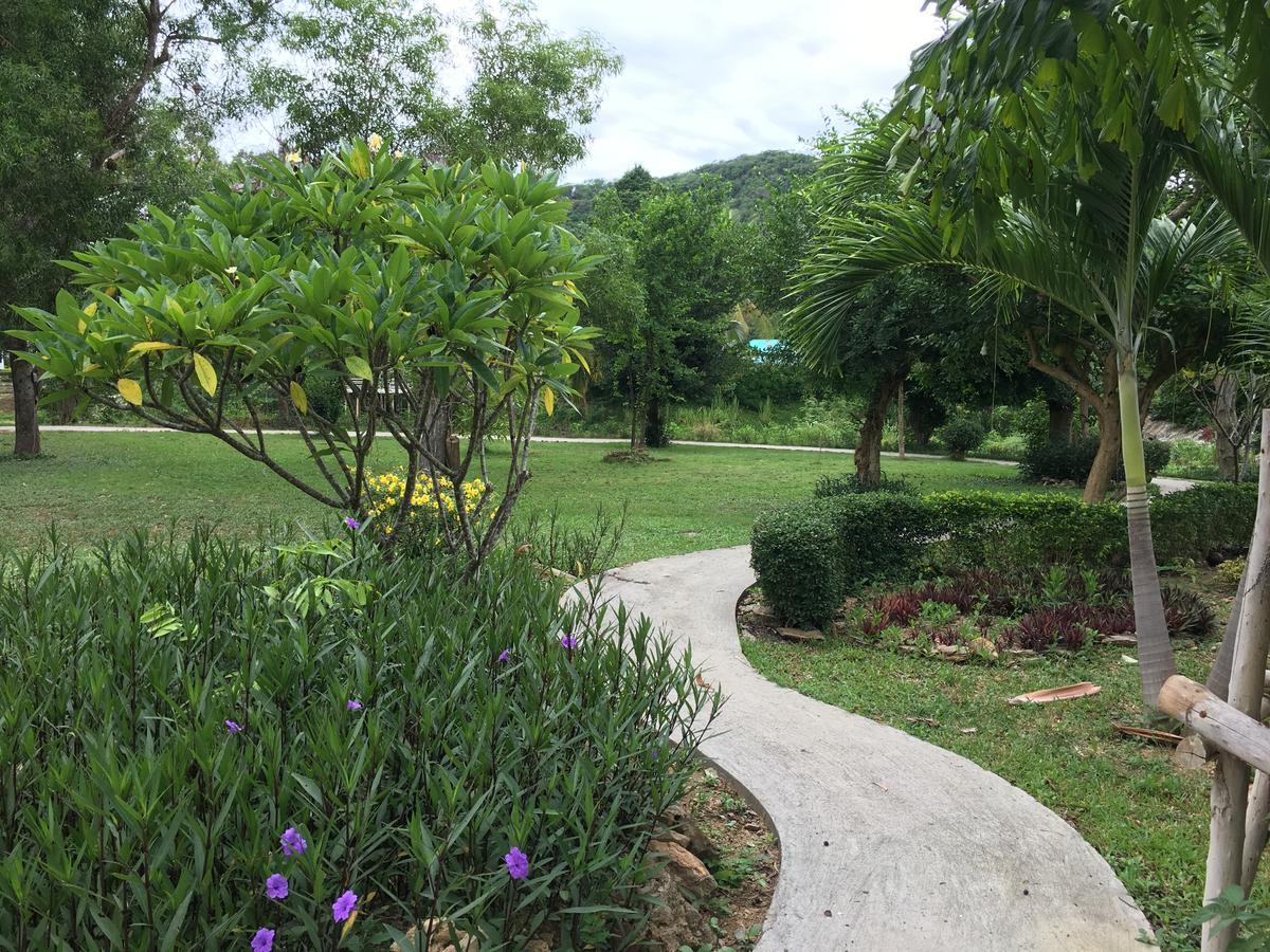 Resort Baanraisooksangchan 3*