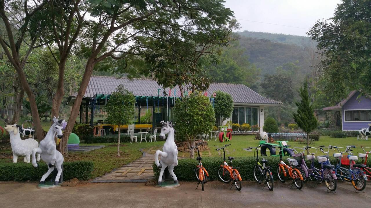 Resort Baanraisooksangchan 3*