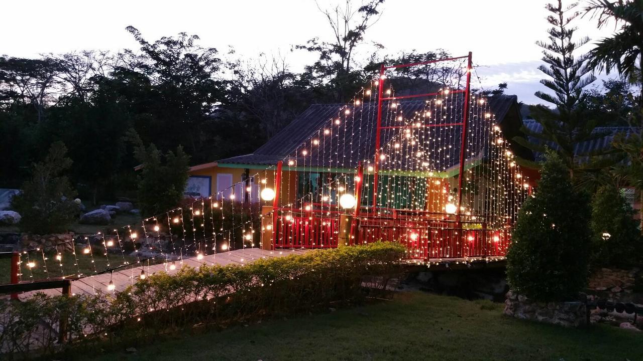 Baanraisooksangchan Resort