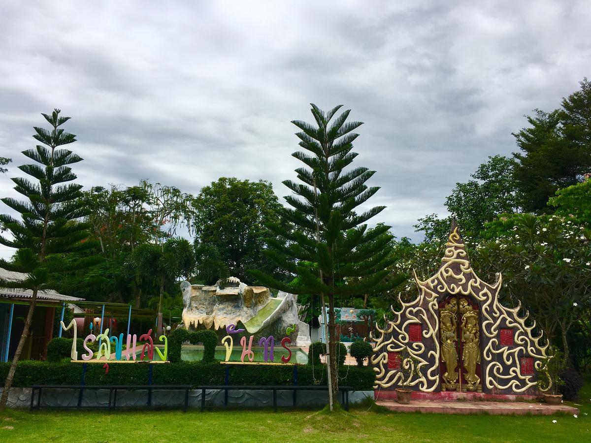Baanraisooksangchan Resort 3*