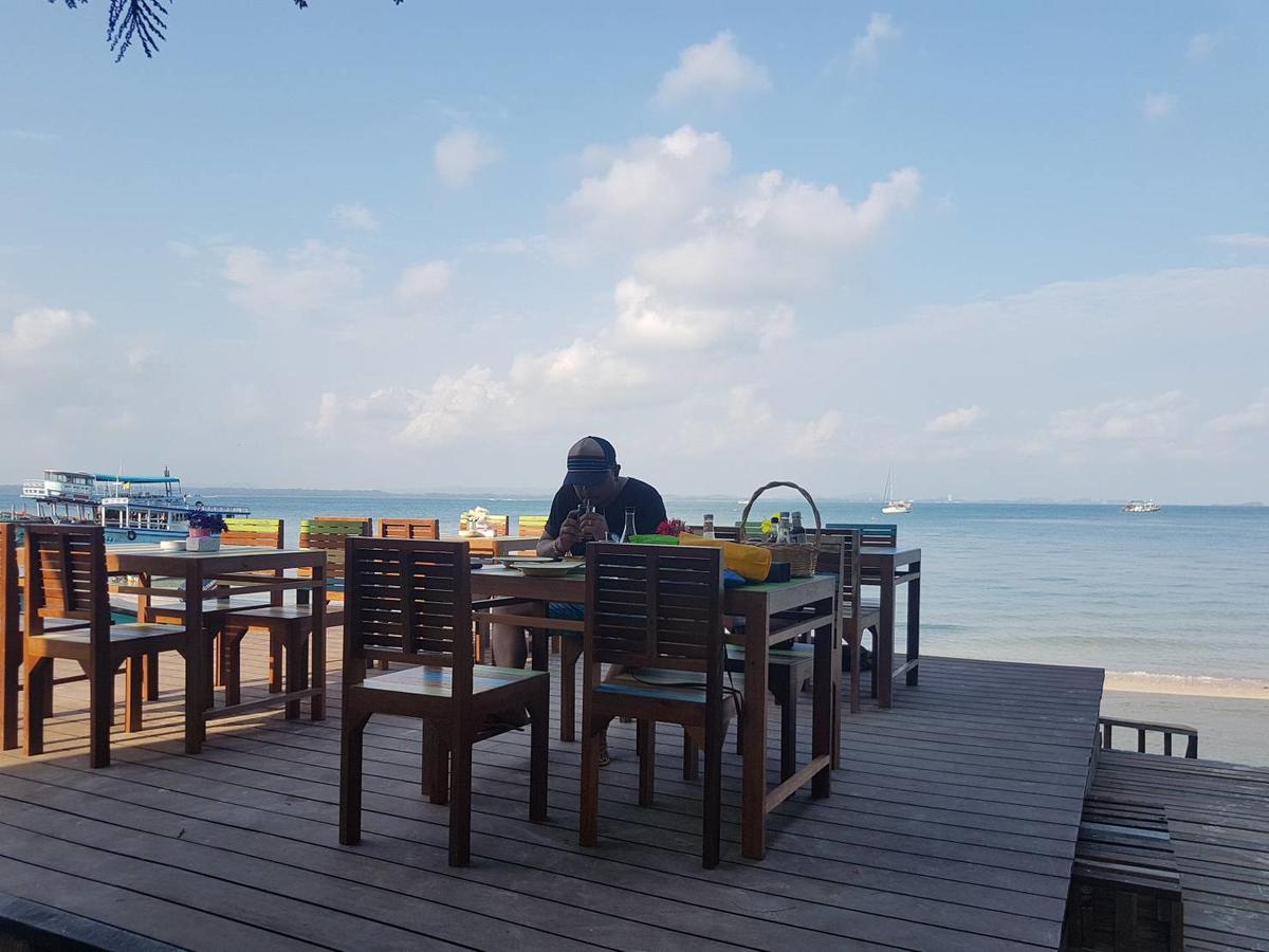 Baan Rom Talay Made'