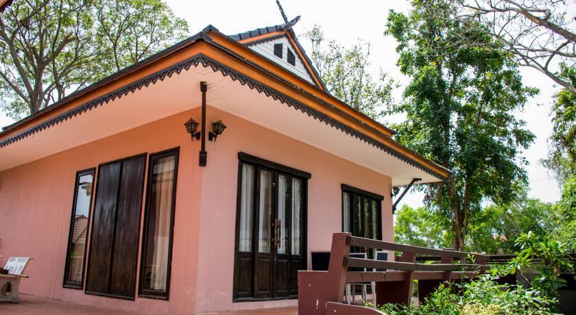 Phalaburi Resort
