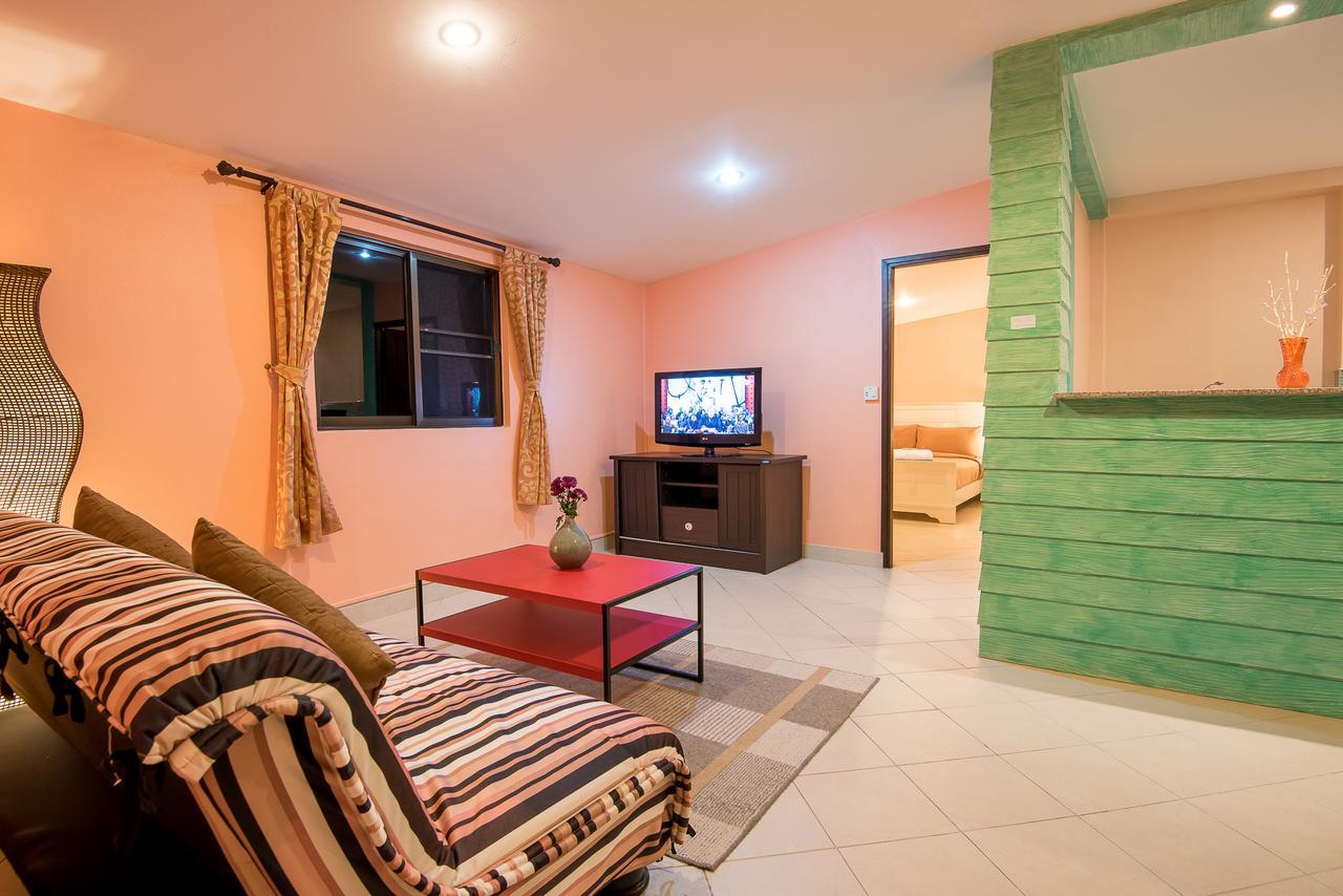 Tananza & Phuket 3* Nai Harn