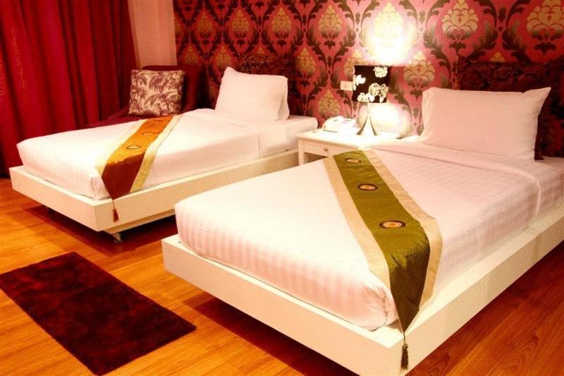 Glitz Hotel 3*