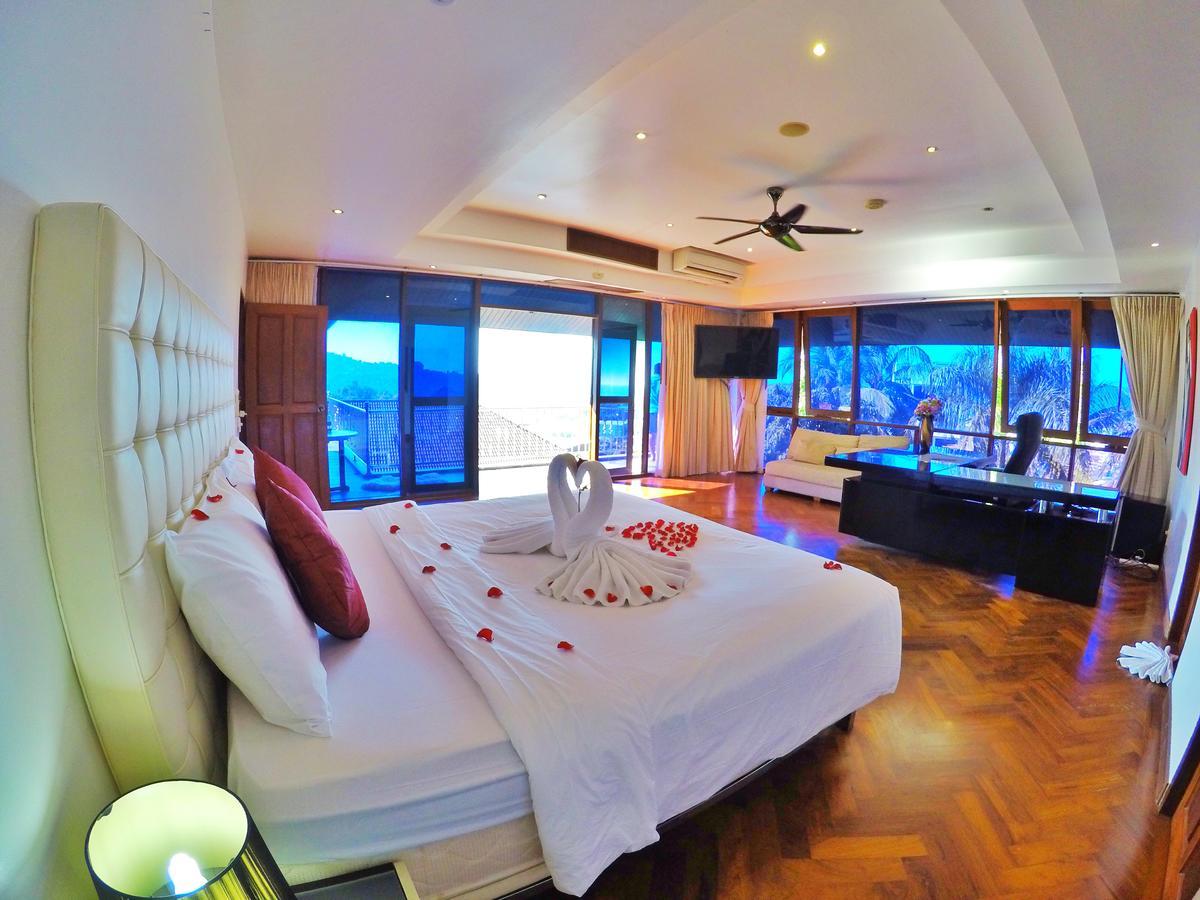 Happy Holidays Luxury Pool Villa *