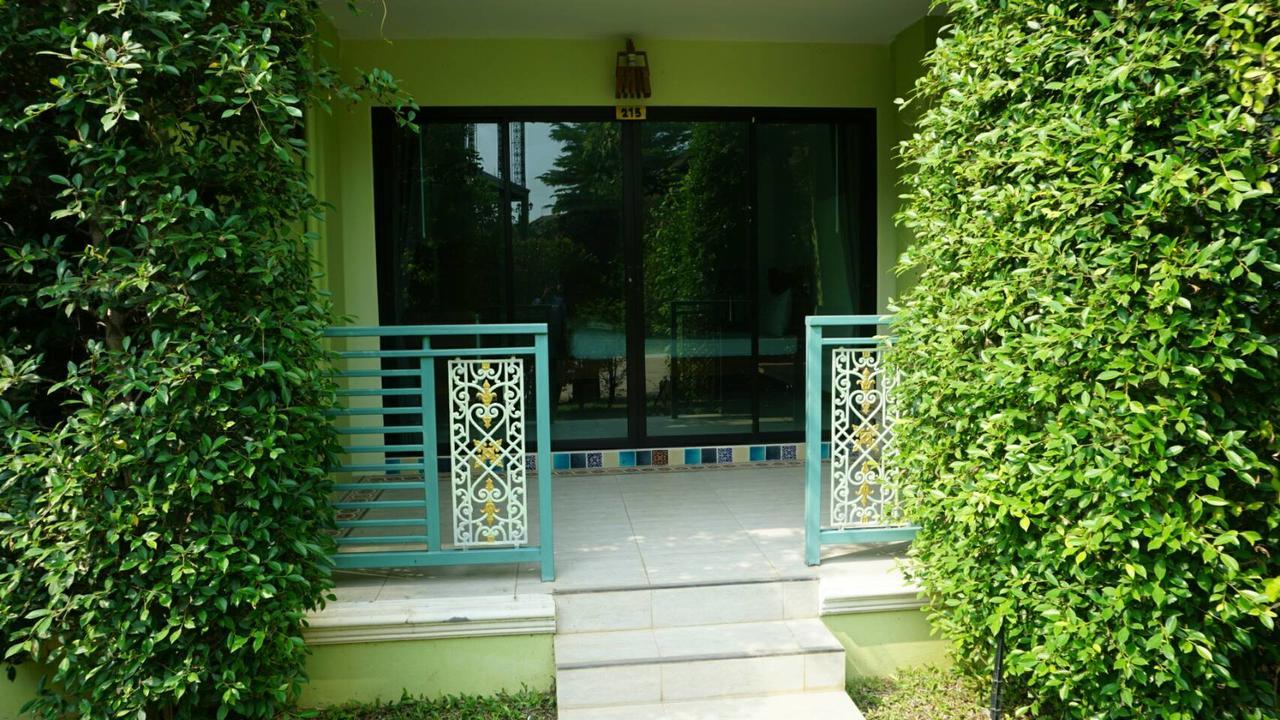 Garden Corner & 3*