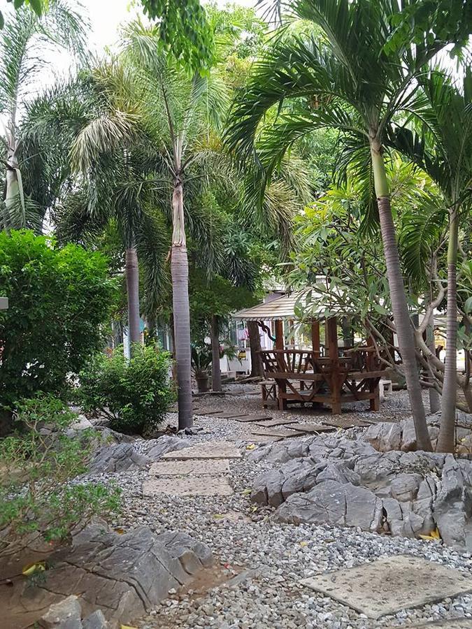 Resort Charlie's