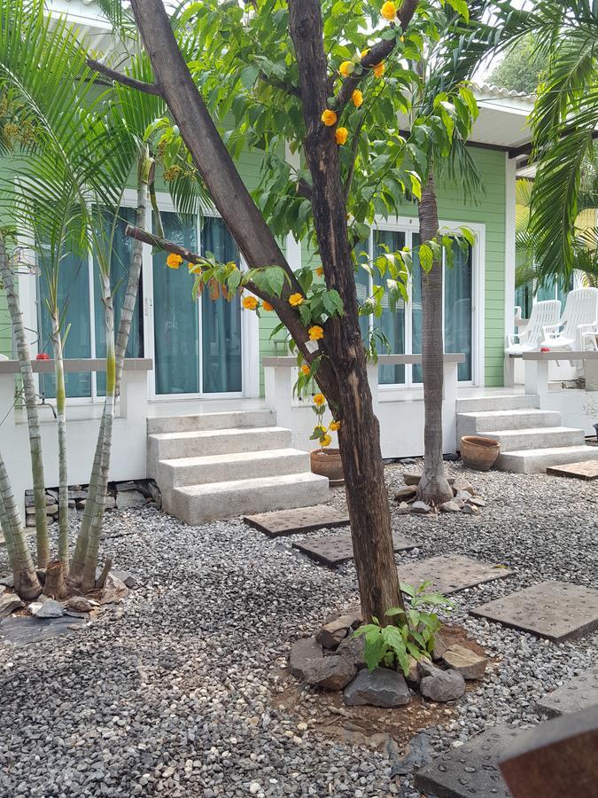 Charlie's 2* Ko Si Chang