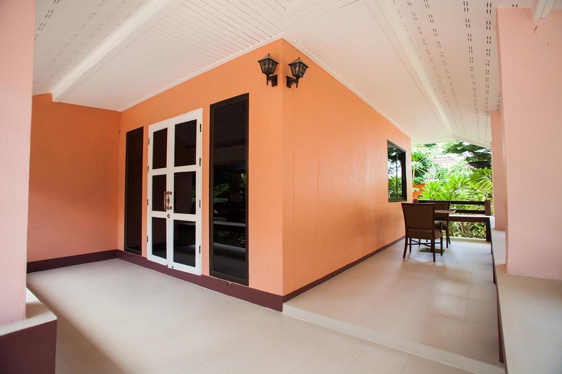 Resort Phalaburi
