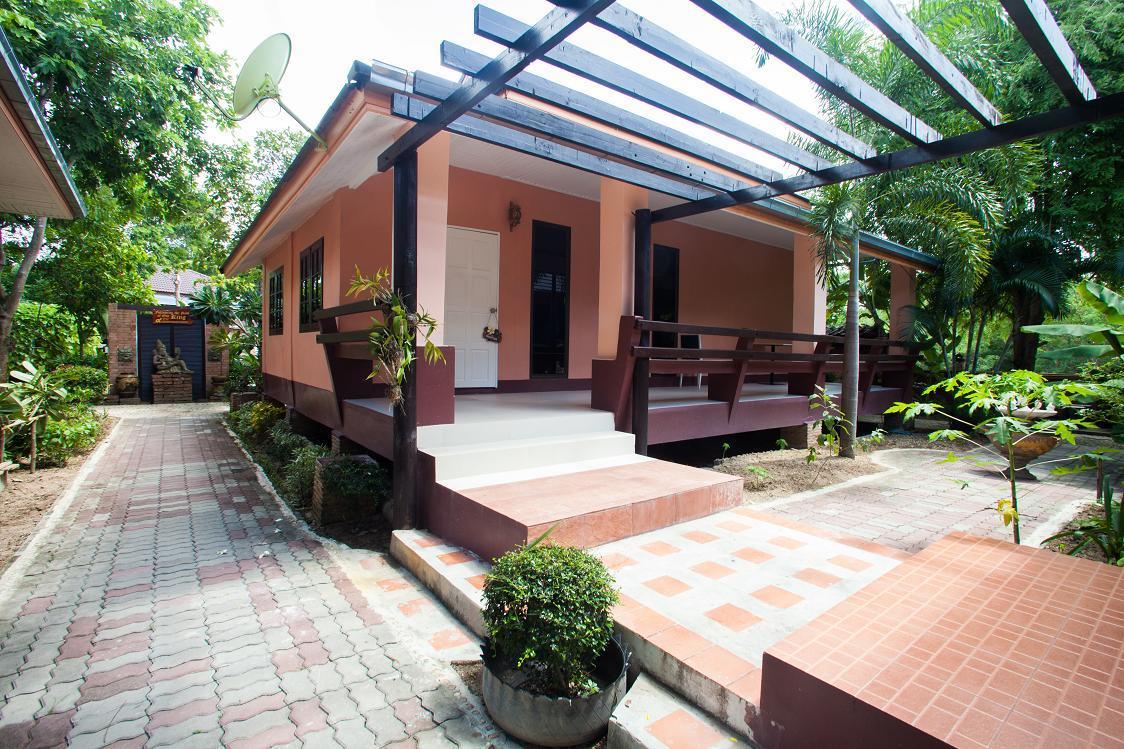 Phalaburi Resort 3*