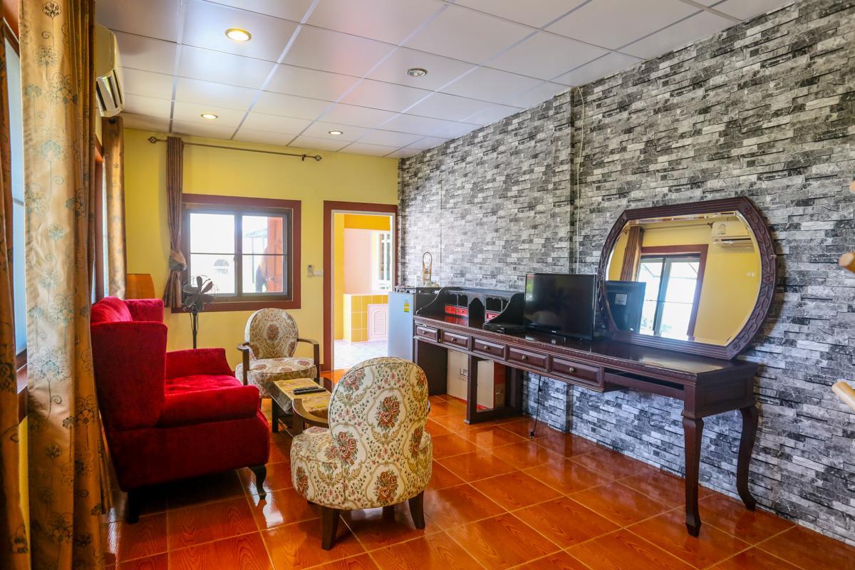 Phalaburi Resort 3*