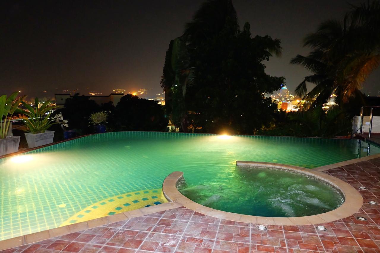 Happy Holidays Luxury Pool