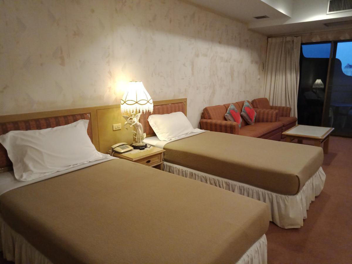 Cha-Am Grand Condotel *