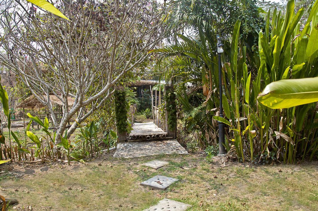 Bamboo Hut Resort *
