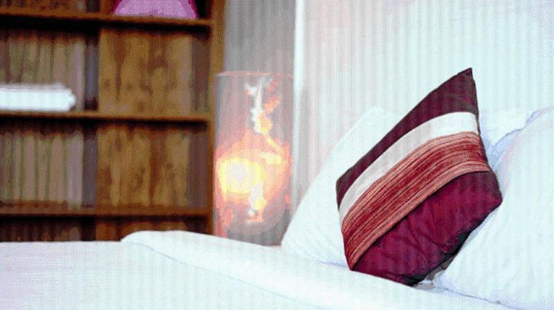 V8 Seaview Hotel
