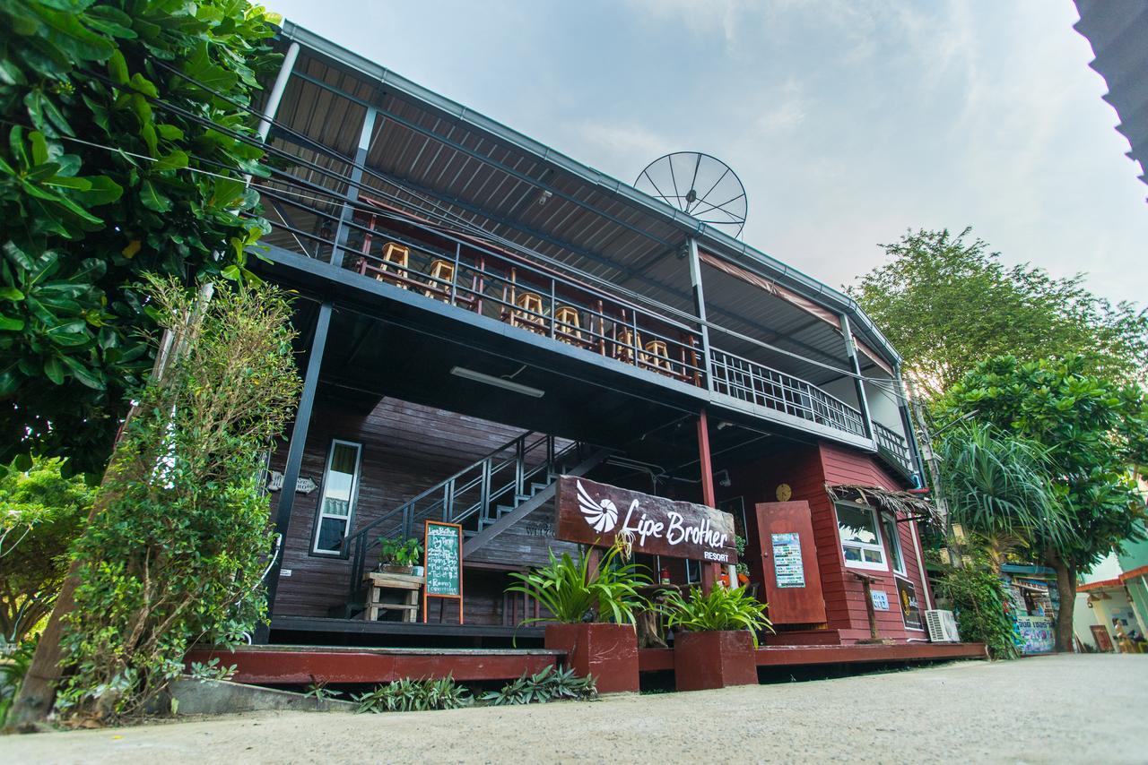 Brother Resort 2*