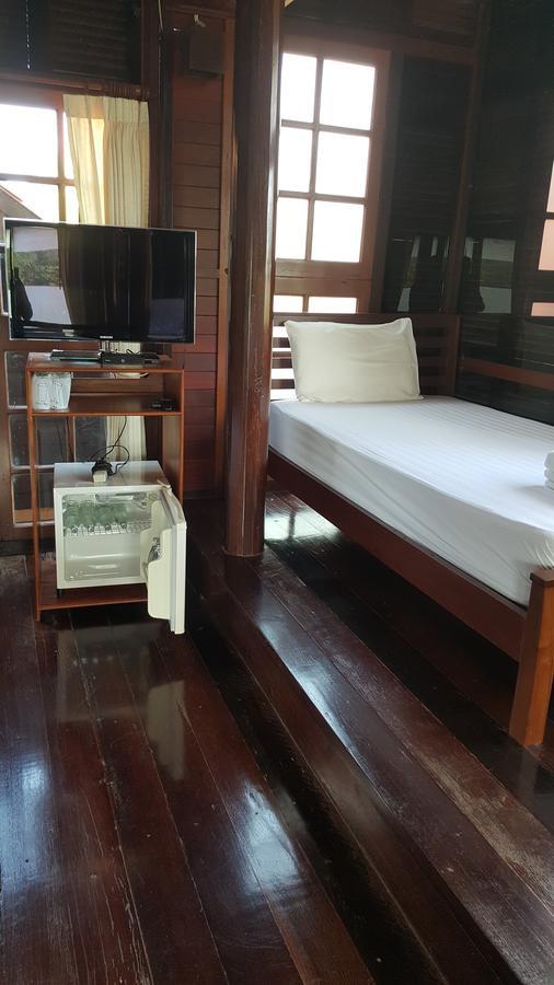 Ruean Mai Chai Khlong 3* Amphawa