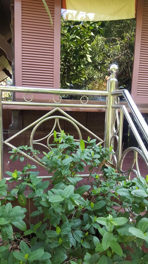 Ruean Mai Chai Khlong Resort Amphawa