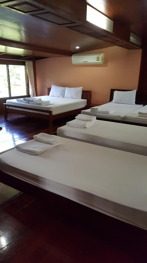 Ruean Mai Chai Khlong 3* Amphawa