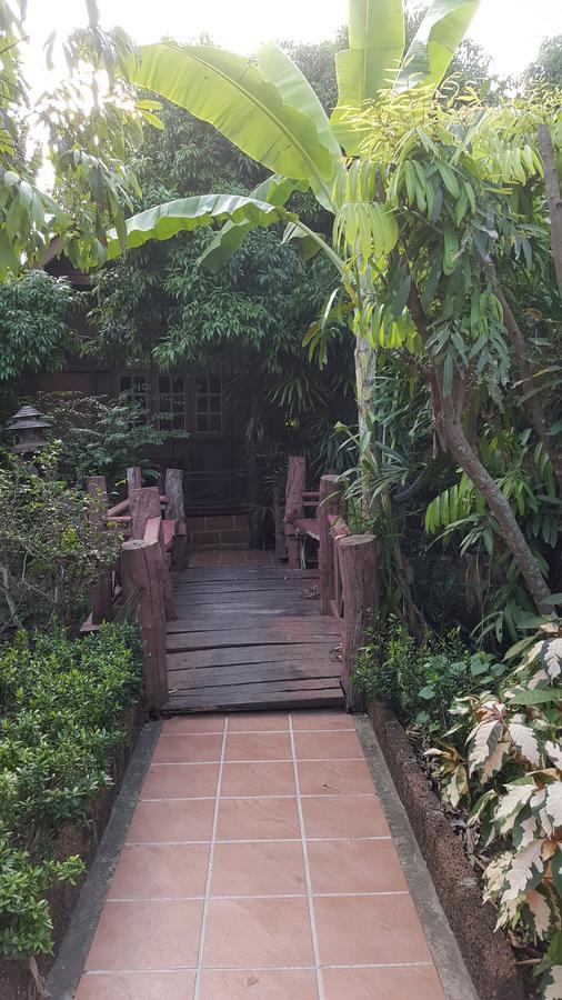 Ruean Mai Chai Khlong Resort Amphawa
