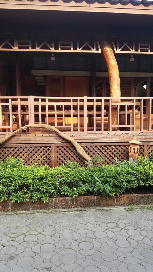Ruean Mai Chai Khlong Resort Amphawa