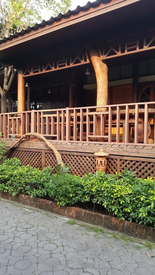 Ruean Mai Chai Khlong 3*