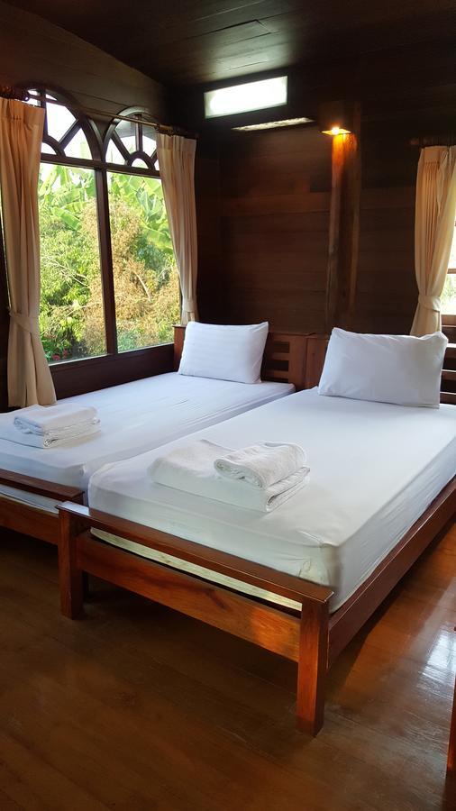 Ruean Mai Chai Khlong Resort Amphawa