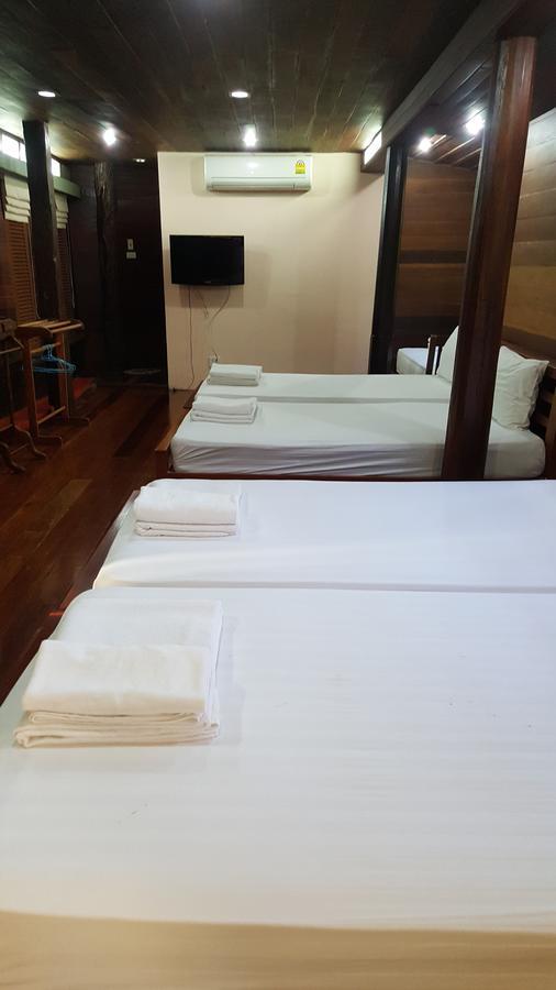 Ruean Mai Chai Khlong 3* Amphawa