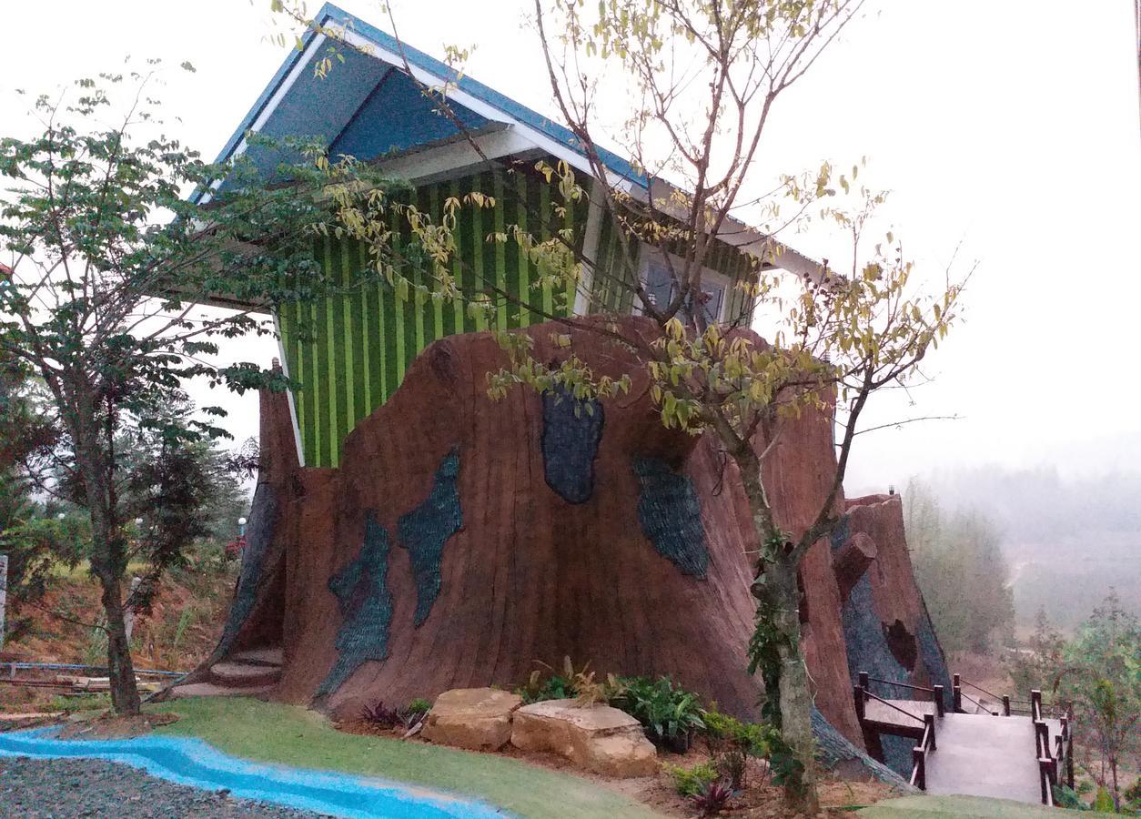 Rainbow House Resort *