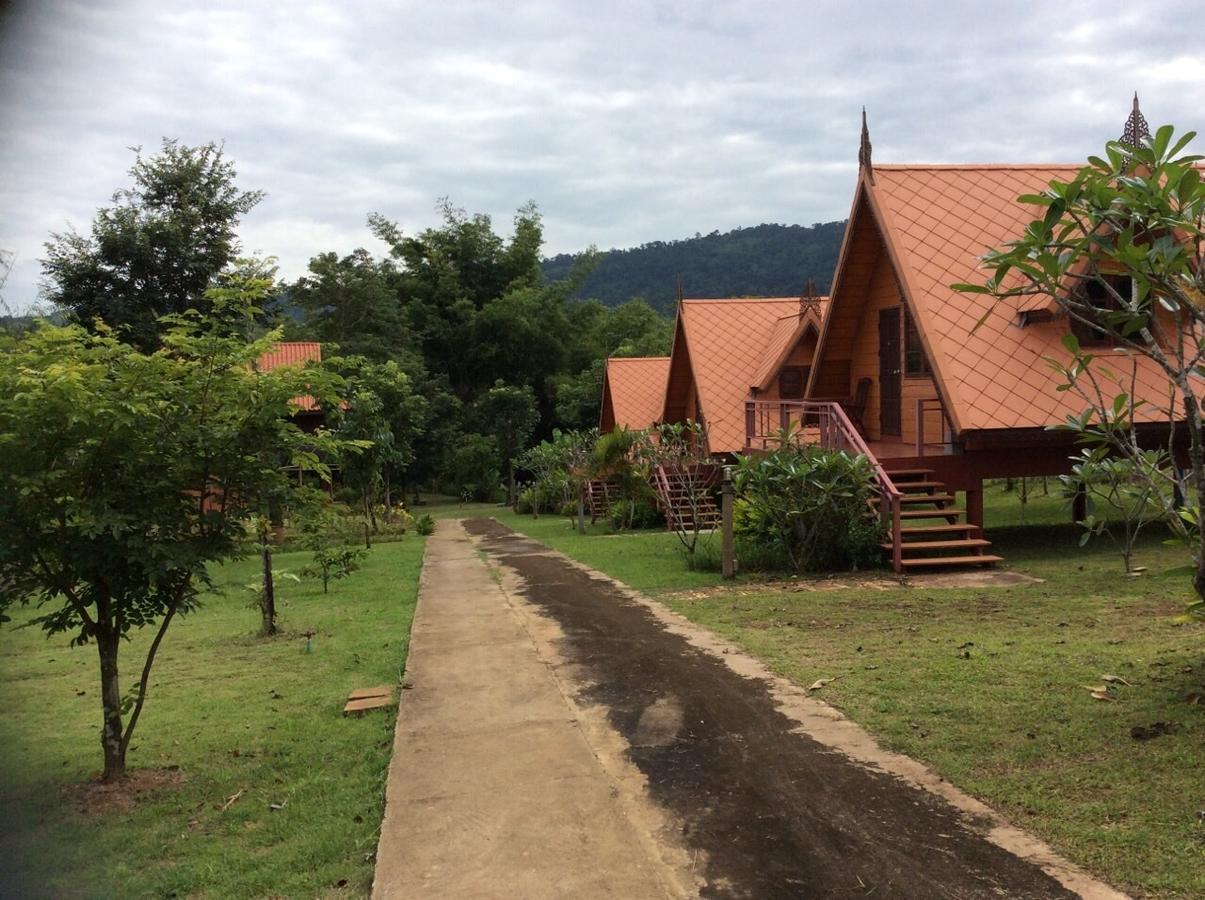 Taksina Garden Wang Nam Khiao