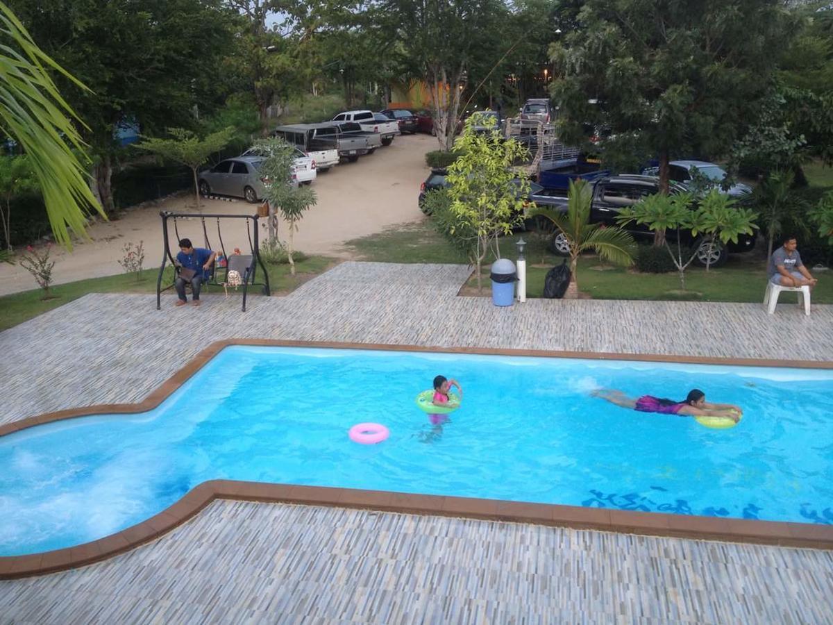 Resort Sports Bar & 2*