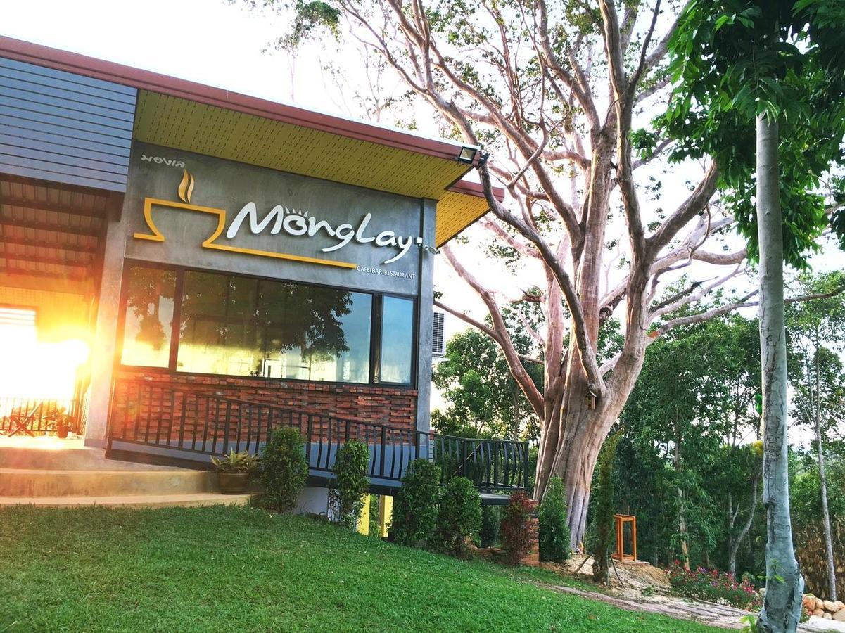 Barefeet Heaven Hill Naturist Resort Ban Chao Mai