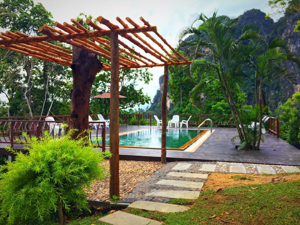 Barefeet Heaven Hill Naturist Resort Ban Chao Mai