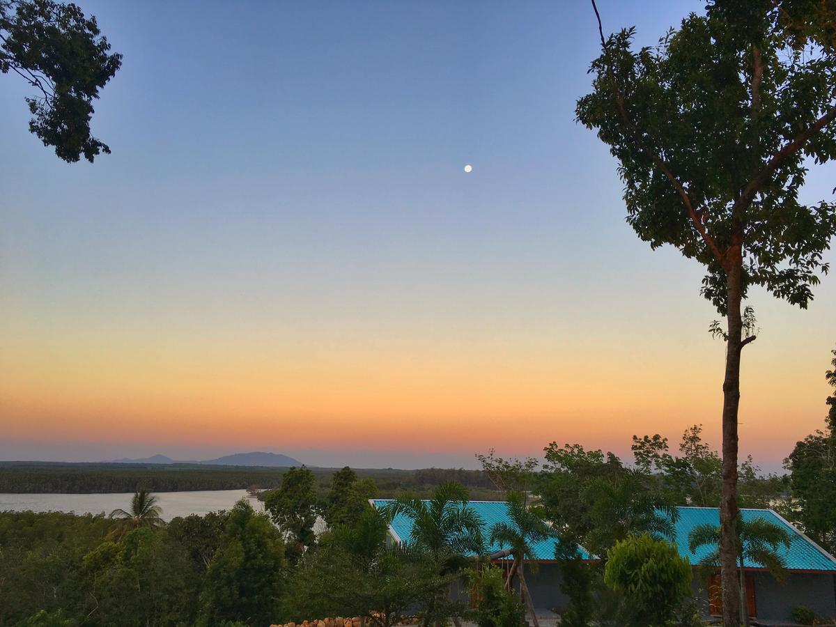 Barefeet Heaven Hill Naturist Resort