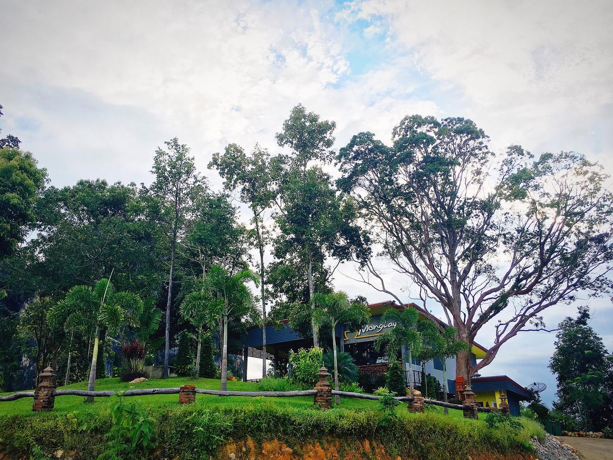 Barefeet Heaven Hill Naturist Resort Ban Chao Mai