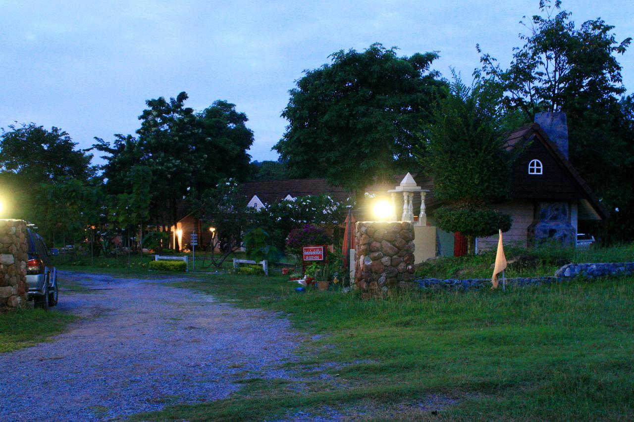 Resort Phutawan Chai Badan