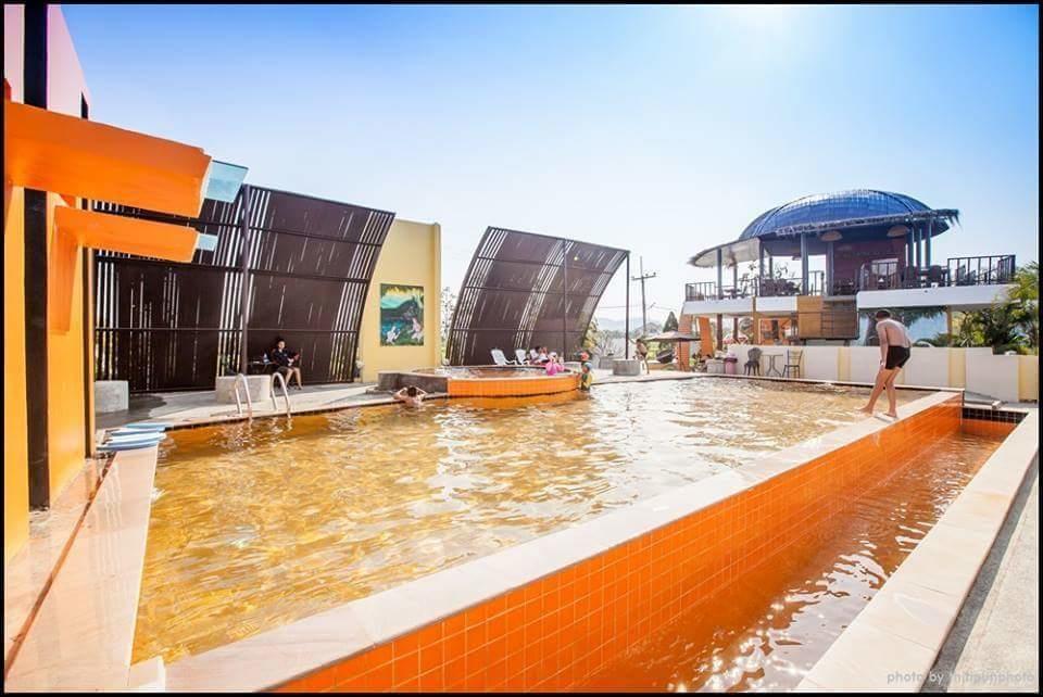 Fullhouse Resort 3*