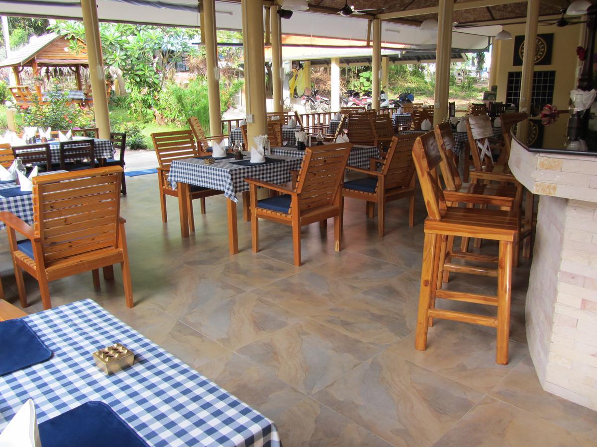 Flower Paradise & Swiss Restaurant Roestiland Resort *