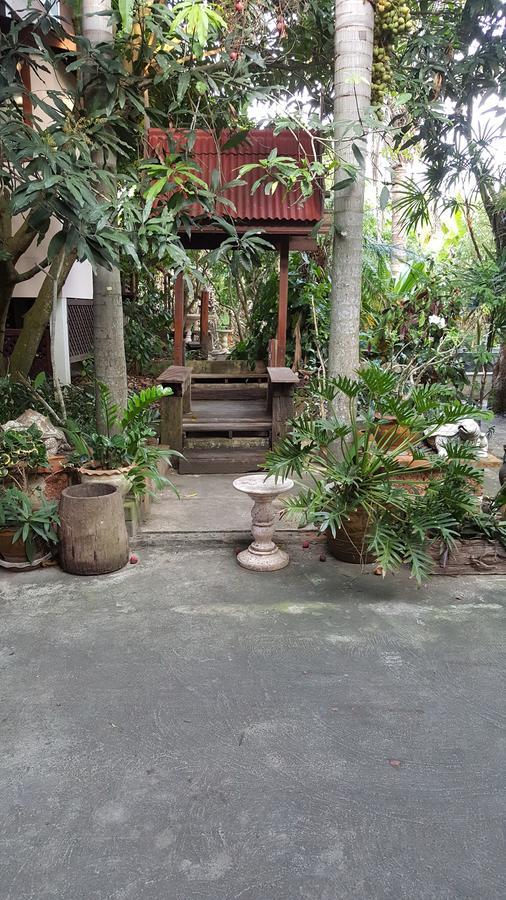 Ruean Mai Chai Khlong Resort Amphawa