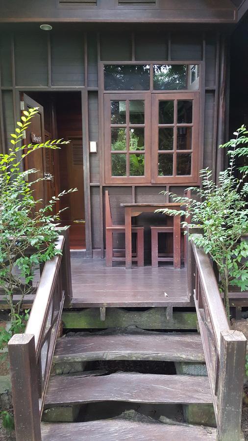 Ruean Mai Chai Khlong Amphawa