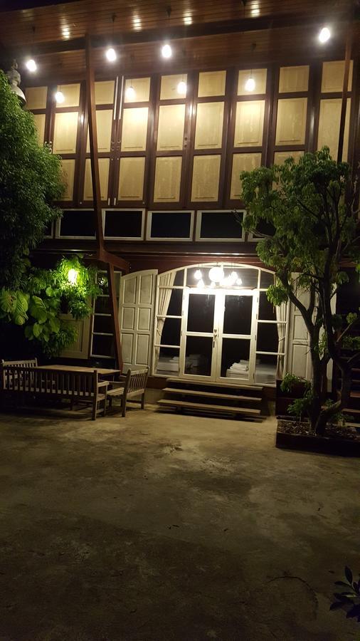 Ruean Mai Chai Khlong Resort Amphawa
