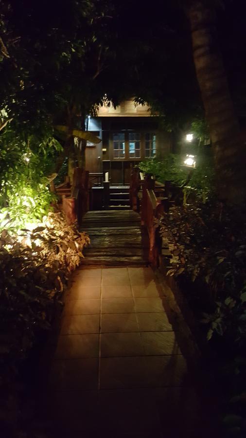 Ruean Mai Chai Khlong