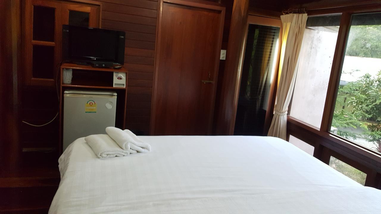 Resort Ruean Mai Chai Khlong Amphawa