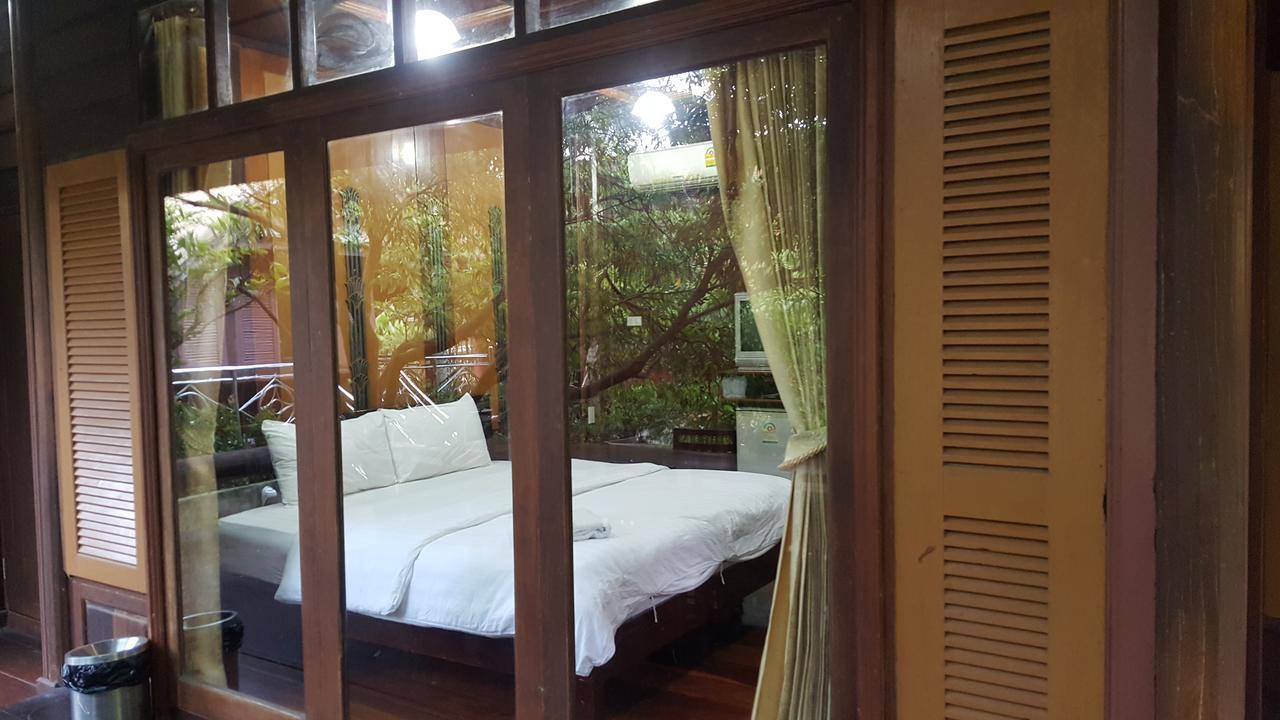 Ruean Mai Chai Khlong 3* Amphawa