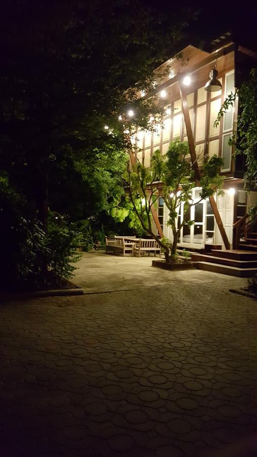 Ruean Mai Chai Khlong 3*