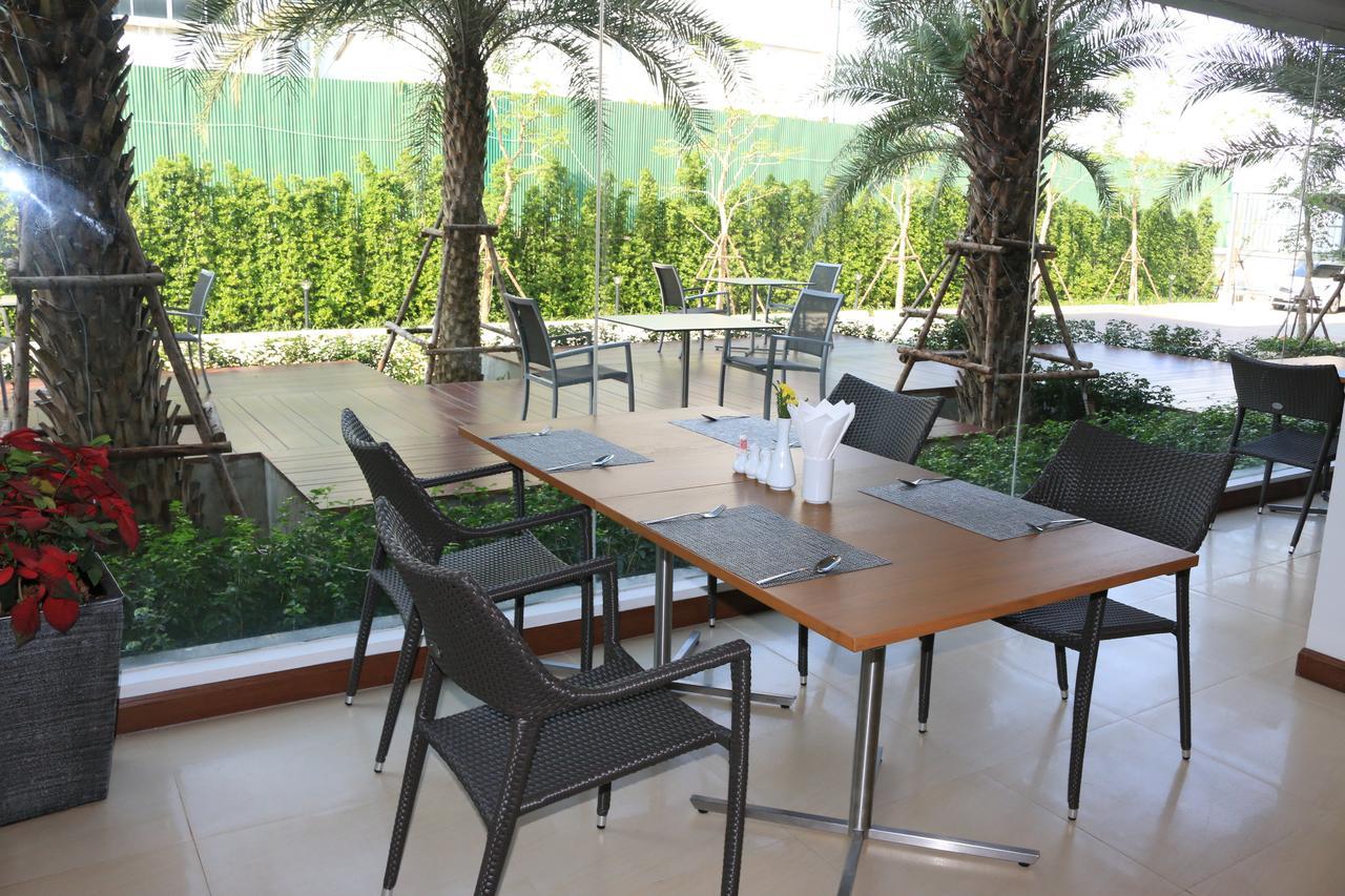 Park Srinakarin Hotel,