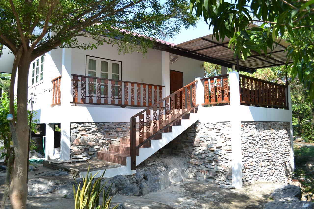 Benjaporn Ko Si Chang
