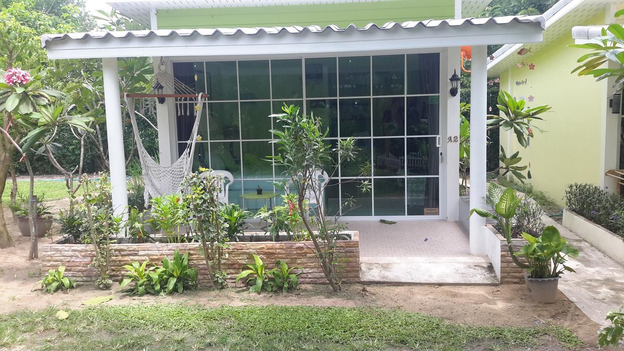 Sports Bar & Resort Pakchong