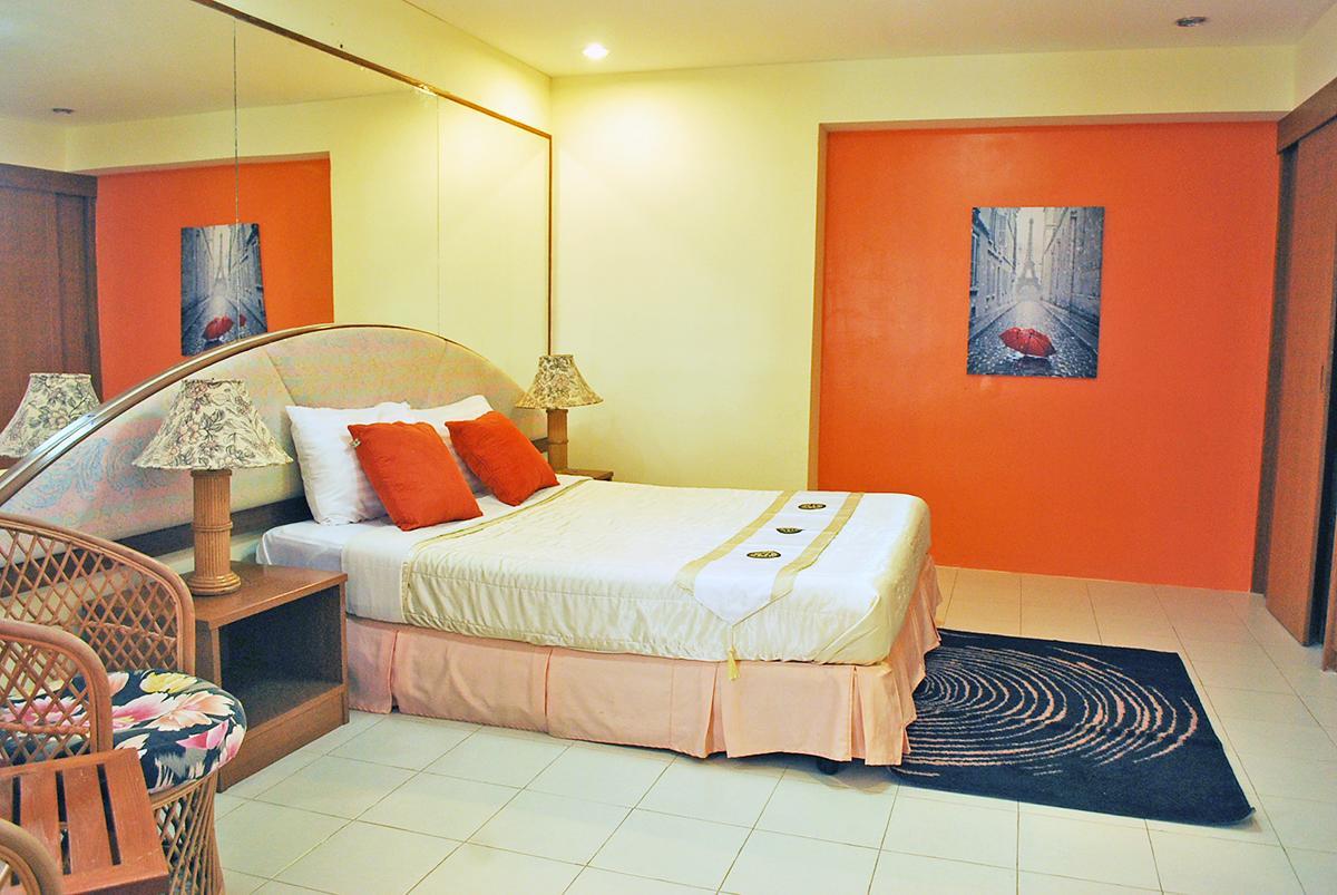 Paradise Condominium Apartments *