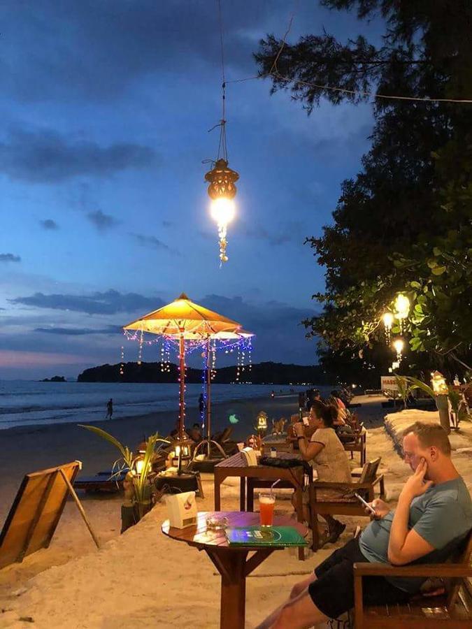 Jj & Jj Seafood Resort